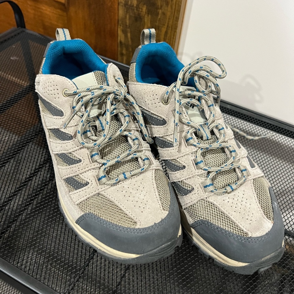 Women’s Columbia Hiking Sneakers - Picture 2 of 8
